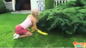 Sabrina Blont Fungerar I Trädgård